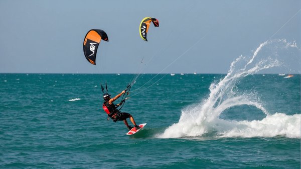 Les meilleures destinations pour le kitesurf et le wakeboard en Europe