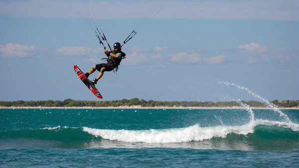 Les meilleures destinations pour le kitesurf et le wakeboard en France
